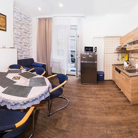 Apartment Ve Smeckach With A Big Terrace Prague Luaran gambar