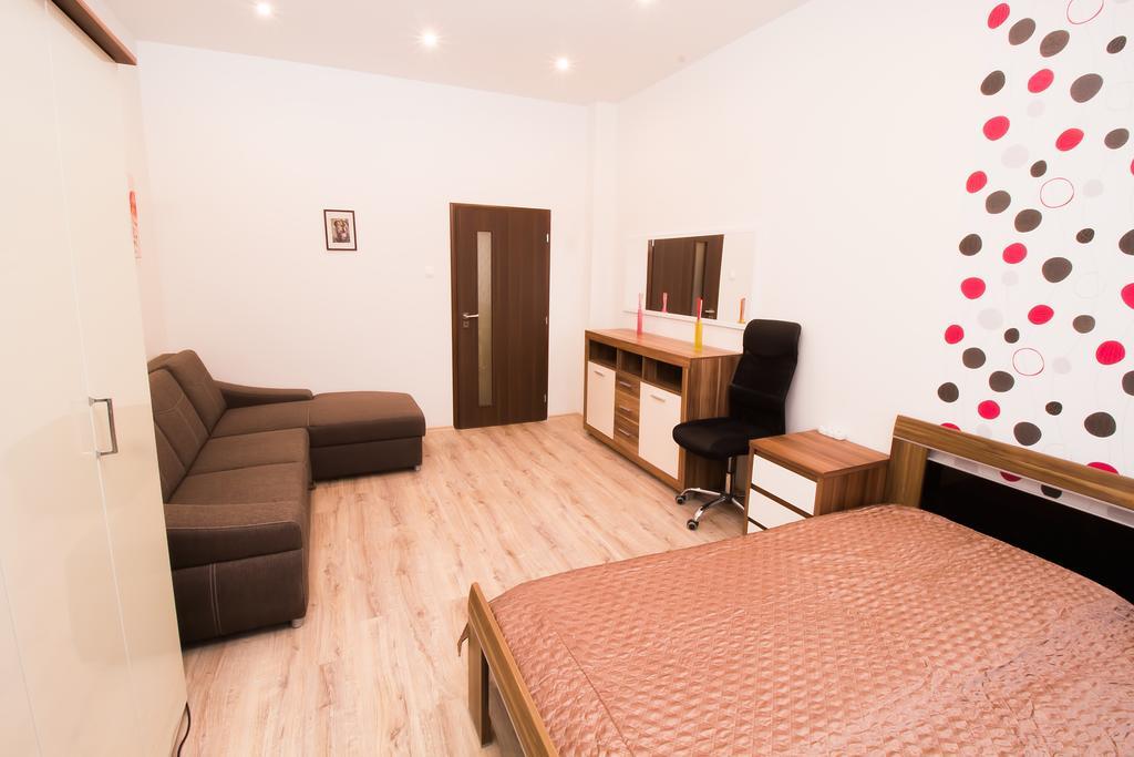 Apartment Ve Smeckach With A Big Terrace Prague Luaran gambar