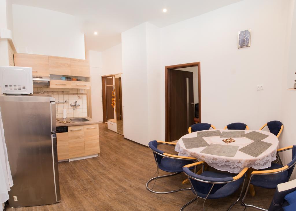 Apartment Ve Smeckach With A Big Terrace Prague Luaran gambar