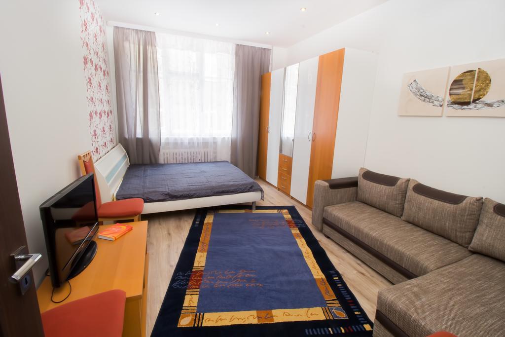 Apartment Ve Smeckach With A Big Terrace Prague Luaran gambar