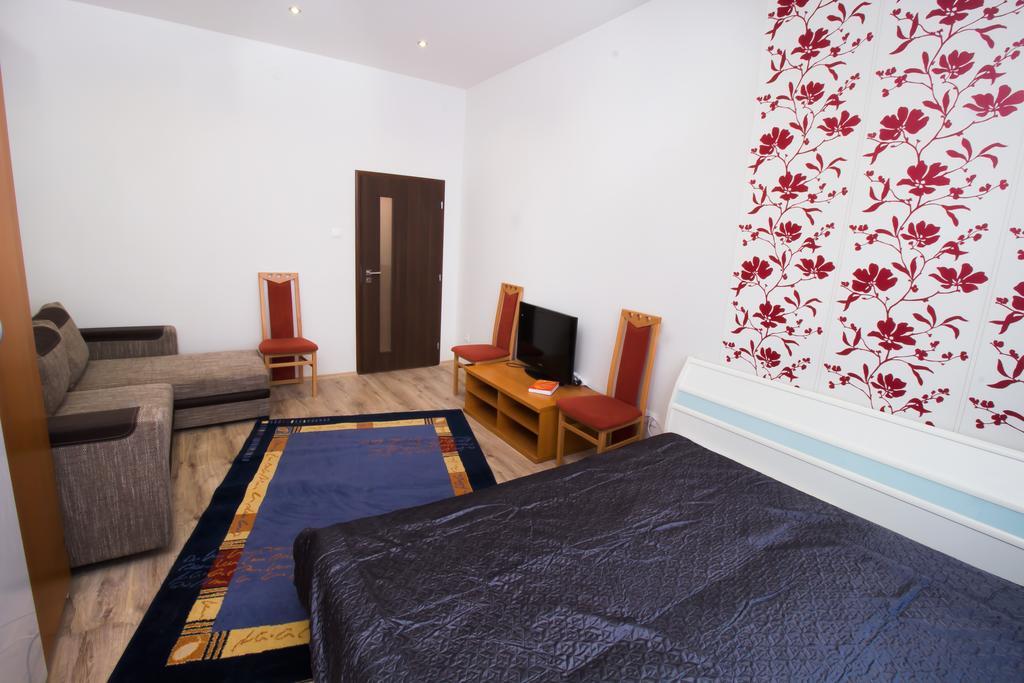 Apartment Ve Smeckach With A Big Terrace Prague Luaran gambar