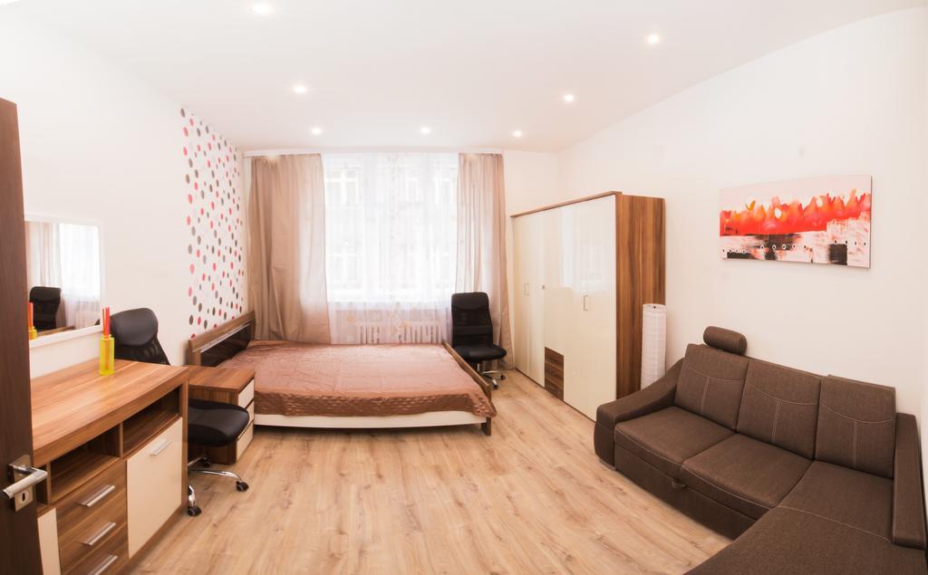 Apartment Ve Smeckach With A Big Terrace Prague Luaran gambar
